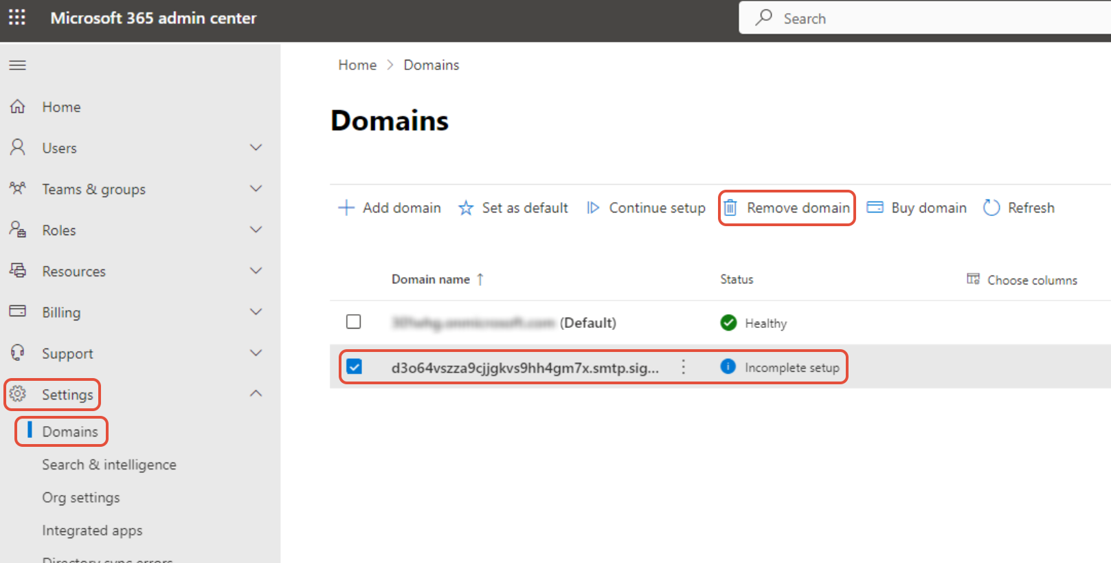 Microsoft 365 admin centre Domains page showing Remove domain button